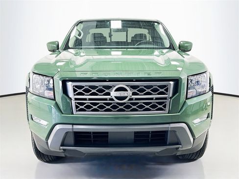 Used 2024 Nissan Frontier SV w/ SV Convenience Package image 4