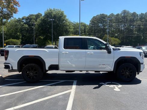 Used 2025 GMC Sierra 2500 AT4 AWD/4WD image 4