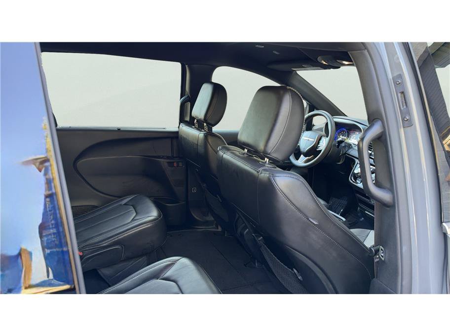 Used 2025 Chrysler Pacifica Select FWD image 24