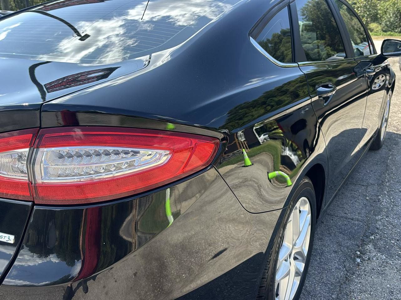 Used 2016 Ford Fusion SE FWD image 6