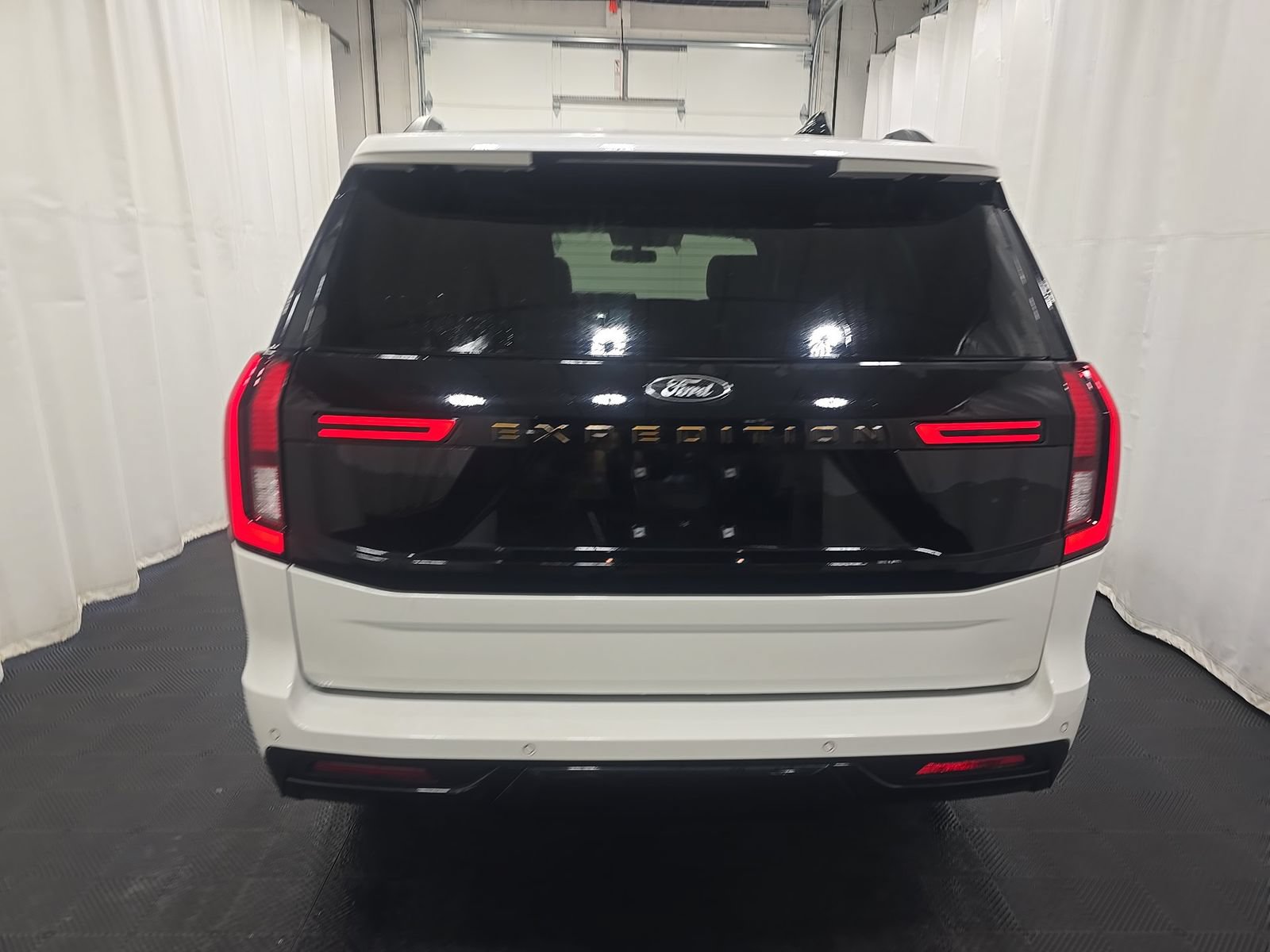 Used 2025 Ford Expedition Tremor AWD/4WD image 14