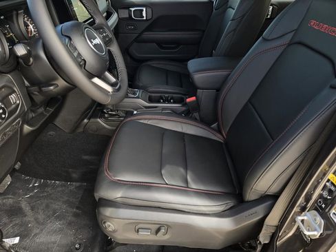 New 2025 Jeep Gladiator Rubicon image 16