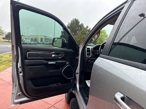 Used 2019 RAM 1500 Laramie AWD/4WD image 11