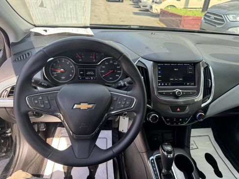 Used 2019 Chevrolet Cruze LT FWD image 8
