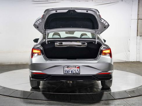 Used 2021 Hyundai Elantra SE FWD image 26