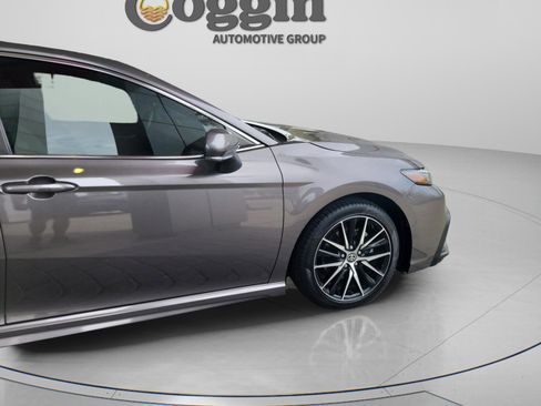 Used 2024 Toyota Camry SE image 9