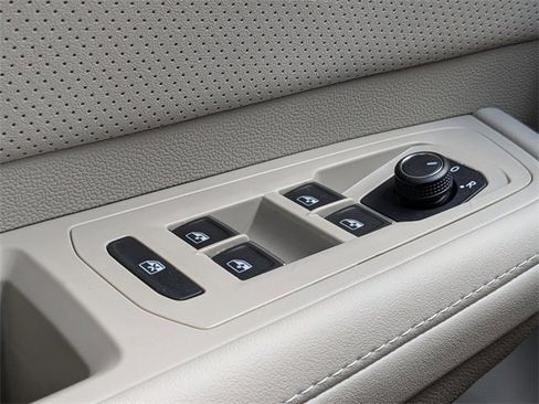 New 2026 Volkswagen Atlas SE image 28