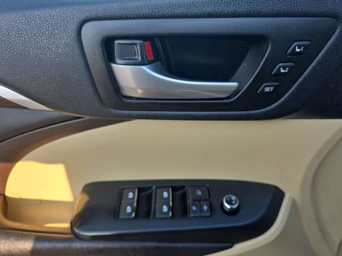 Used 2016 Toyota Highlander Limited FWD image 16