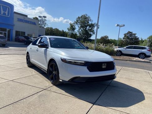 Used 2023 Honda Accord Sport image 2