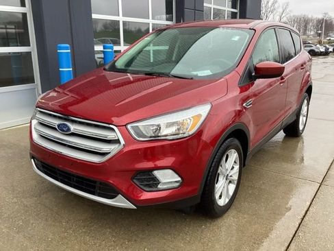 Used 2019 Ford Escape SE image 2