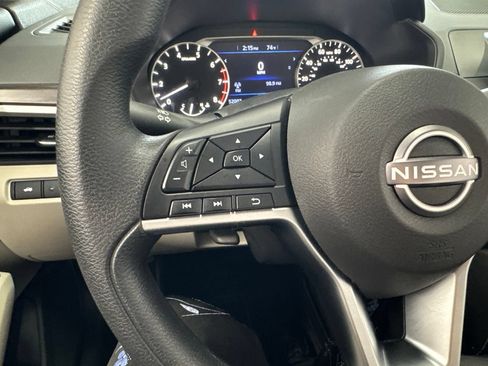 Used 2025 Nissan Altima 2.5 SV FWD image 18