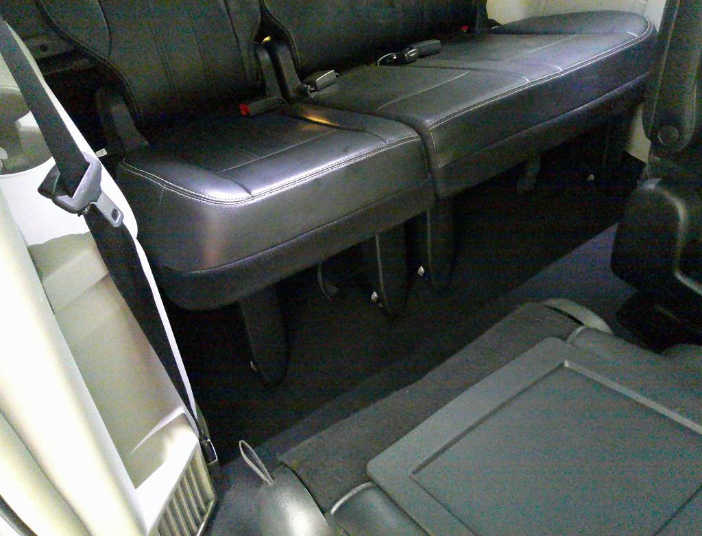 Used 2014 Chrysler Town & Country Touring FWD image 33