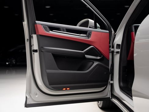 Used 2025 Porsche Cayenne Turbo image 55