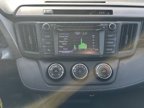 Used 2018 Toyota RAV4 LE image 30