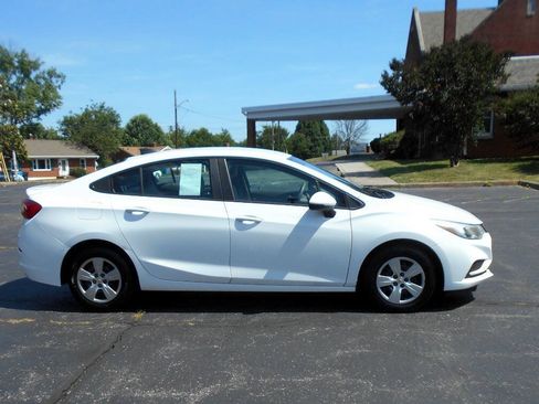Used 2018 Chevrolet Cruze LS FWD image 1