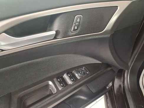 Used 2020 Ford Fusion SE image 13