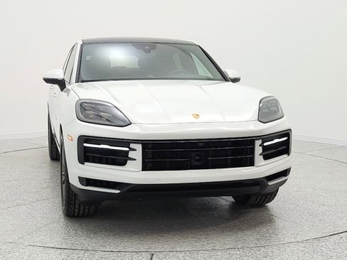 Used 2024 Porsche Cayenne Coupe AWD image 2