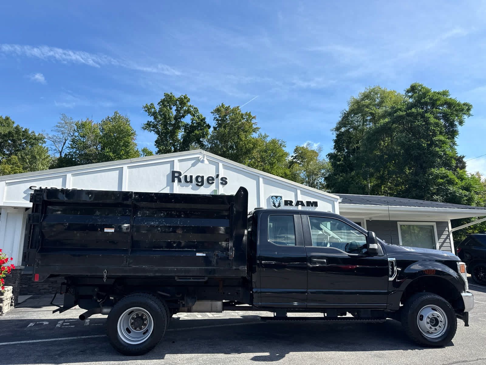 Used 2022 Ford F350 XL w/ Power Equipment Group AWD/4WD image 2