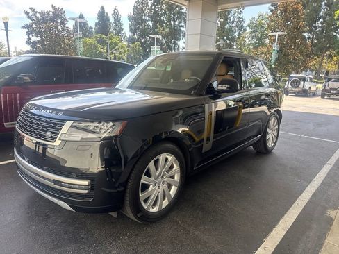 Used 2025 Land Rover Range Rover SE AWD/4WD image 1