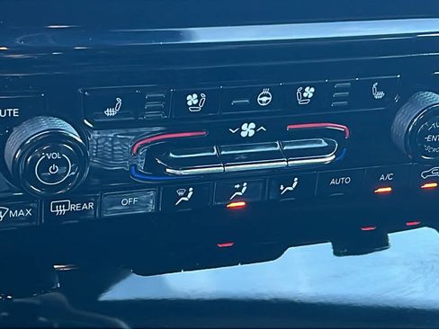 Certified 2023 Jeep Grand Cherokee L Overland w/ Luxury Tech Group IV image 14