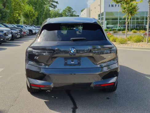 Used 2024 BMW iX xDrive50 w/ Sport Package AWD/4WD image 4