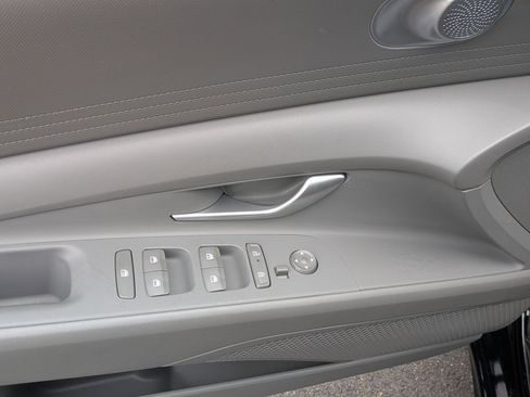 Certified 2024 Hyundai Elantra SEL FWD image 10
