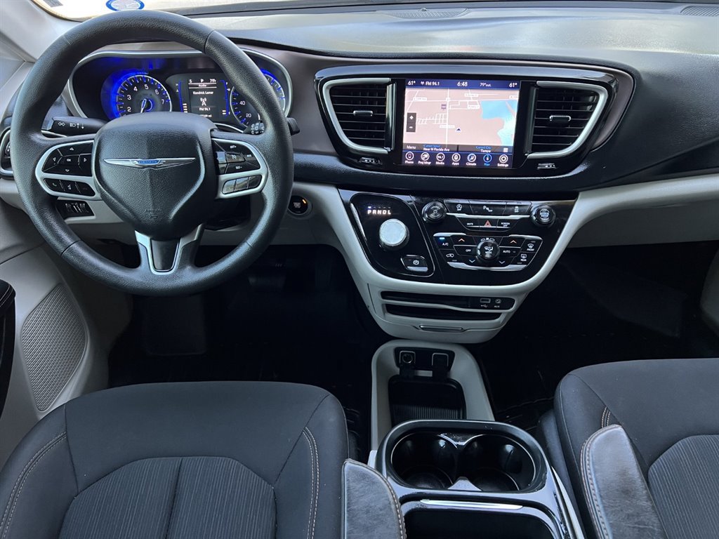 Used 2018 Chrysler Pacifica Touring Plus w/ Tire & Wheel Group FWD image 20