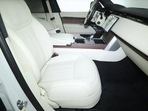 Used 2025 Land Rover Range Rover SE AWD/4WD image 30