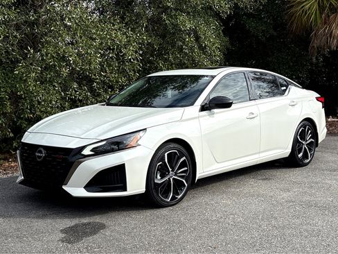 Certified 2024 Nissan Altima 2.5 SR w/ SR Premium Package image 3