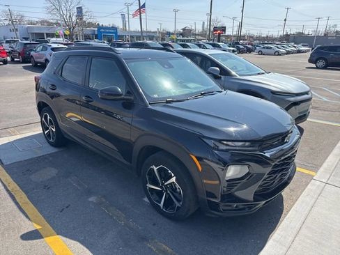 Used 2022 Chevrolet TrailBlazer RS w/ Sun and Liftgate Package image 2