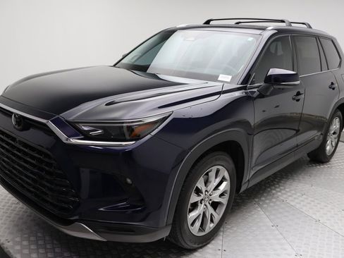Certified 2025 Toyota Grand Highlander FWD image 2