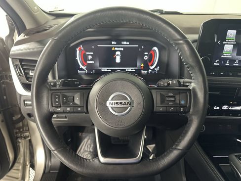 Certified 2021 Nissan Rogue Platinum AWD/4WD image 14