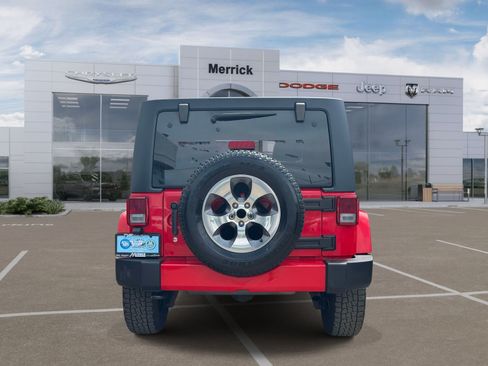 Used 2018 Jeep Wrangler Unlimited Sahara w/ Connectivity Group AWD/4WD image 7