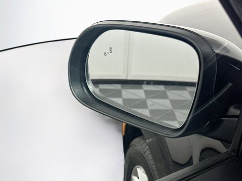 Used 2025 Kia Soul LX w/ LX Technology Package FWD image 16