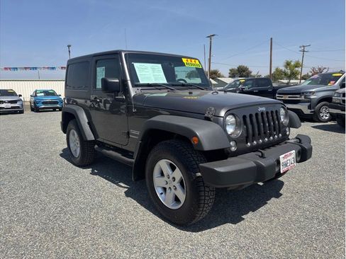 Used 2018 Jeep Wrangler Sport AWD/4WD image 4