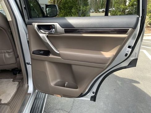 Used 2017 Lexus GX 460 w/ Navigation Package image 11