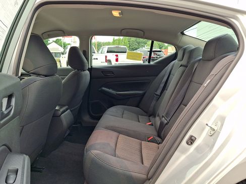 Used 2024 Nissan Altima 2.5 SV FWD image 11