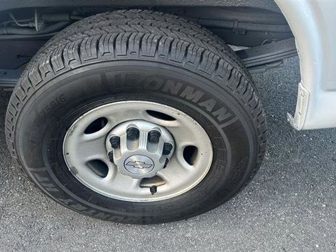 Used 2017 Chevrolet Express 2500 image 31