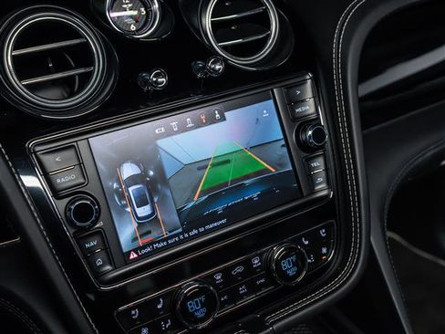 Used 2018 Bentley Bentayga image 27