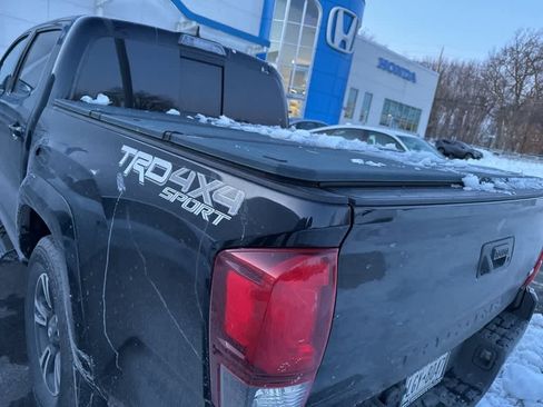 Used 2019 Toyota Tacoma TRD Sport image 24
