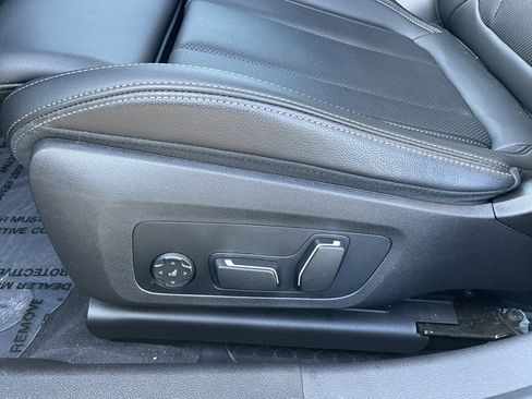 Used 2024 BMW 330i xDrive Sedan w/ Convenience Package image 10