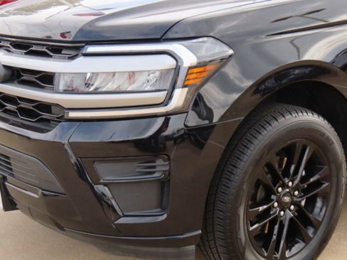 Used 2022 Ford Expedition Max XLT image 3