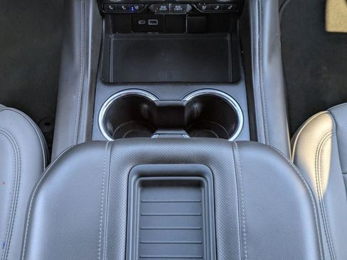 Used 2023 GMC Yukon XL SLT image 20