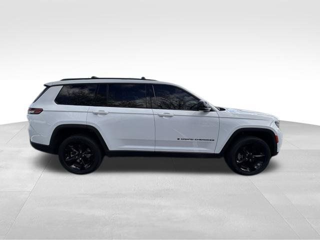 Used 2023 Jeep Grand Cherokee L Altitude AWD/4WD image 10