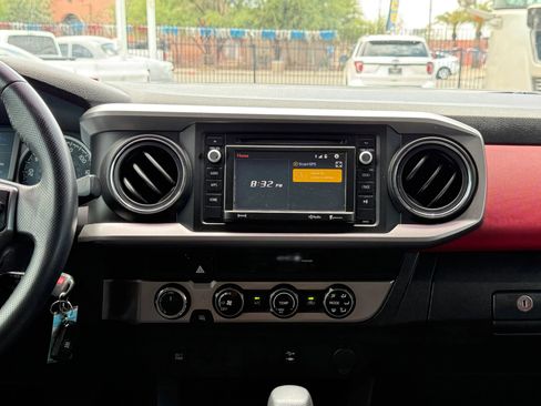 Used 2017 Toyota Tacoma SR5 AWD/4WD image 20