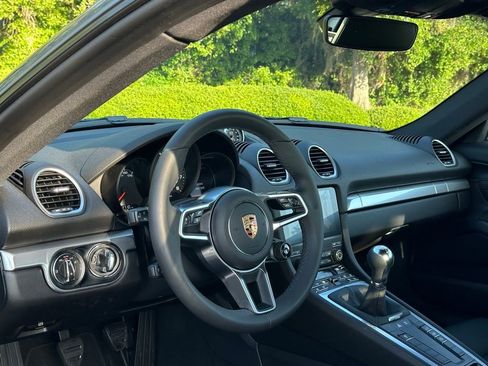 Used 2025 Porsche 718 Cayman RWD image 4