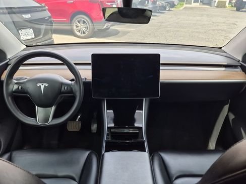 Used 2021 Tesla Model Y Long Range AWD/4WD image 27