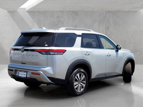 Used 2025 Nissan Pathfinder SL AWD/4WD image 5