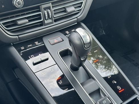 Certified 2025 Porsche Macan image 24