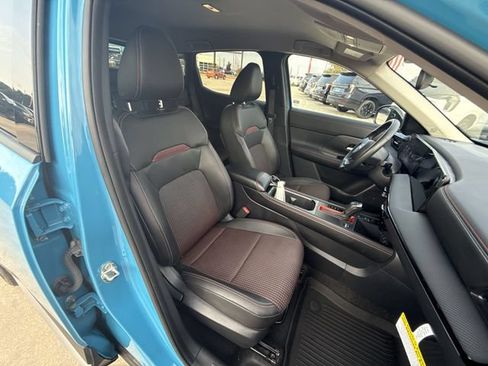 Used 2025 Nissan Kicks SR AWD/4WD image 29